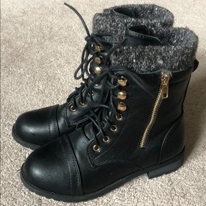 EUC Girls Boots